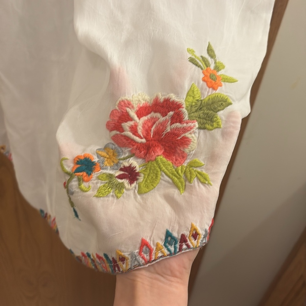 NWT Johnny Was Women's White Embroidered Floral Short Sleeve Tie Up Blouse - Picture 8 of 10